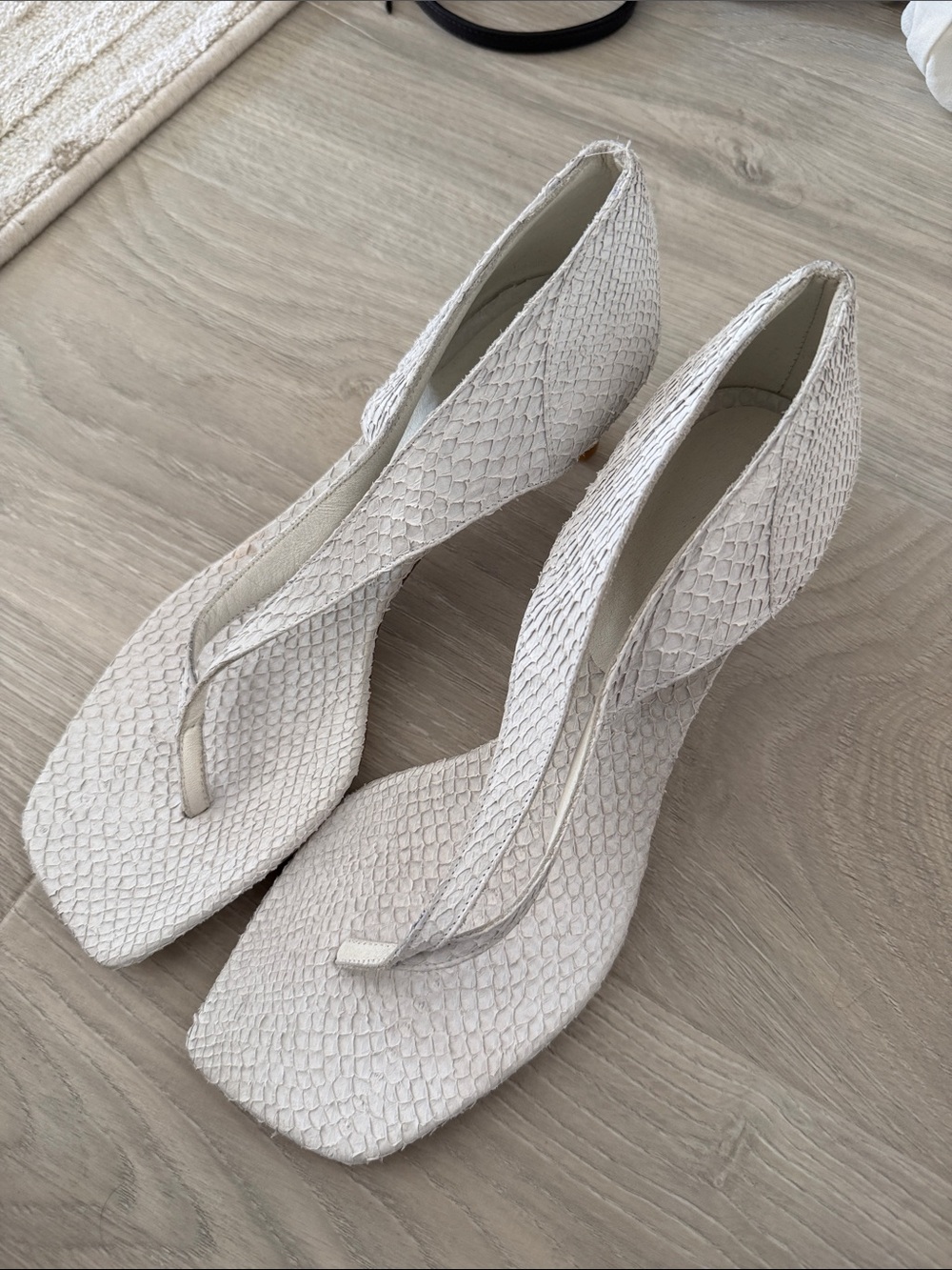 Christopher Esber white snake skin flip flop sandal heels size 39